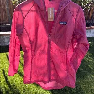 NWT Patagonia Rose Pink Hooded Wind Jacket